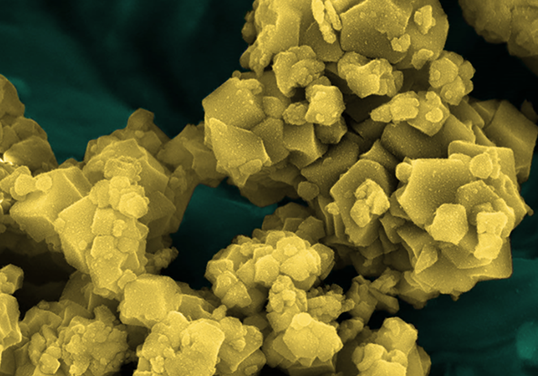 Synthetische Kohlenstoffe im Inneren einer Natrium-Ionen-Batterie. Synthetische Kohlenstoffe im Inneren einer Natrium-Ionen-Batterie.