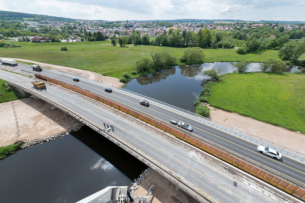 Br&uuml;cke mit Baustelle