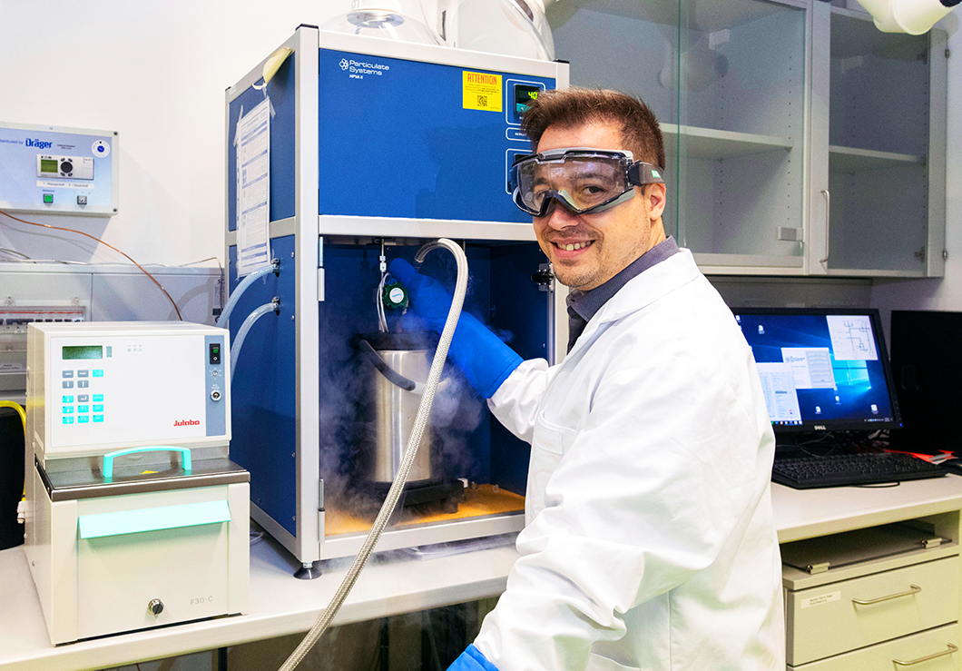 Test stand for high-pressure adsorption of hydrogen