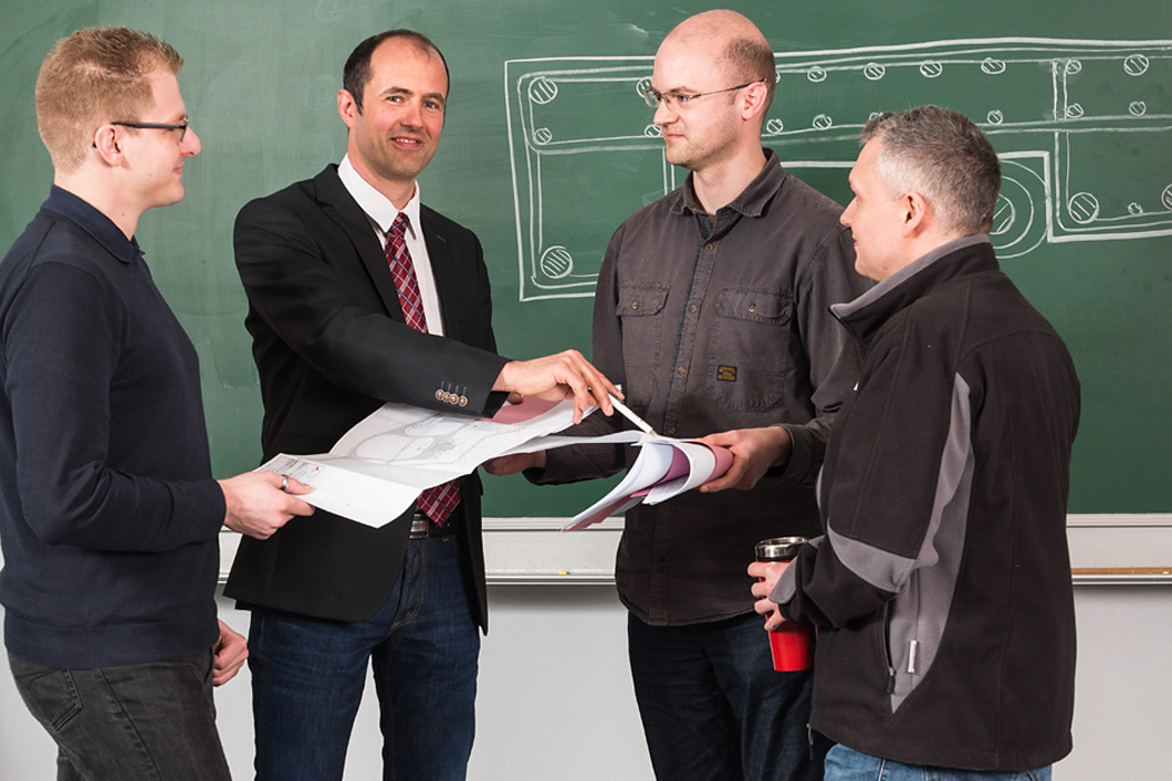 Dr.-Ing. J&ouml;rg Unger (2nd from left) coordinates an interdisciplinary team in BAM&rsquo;s infrastructure focus area. Their task is to develop forecasts for the service life of bridges.