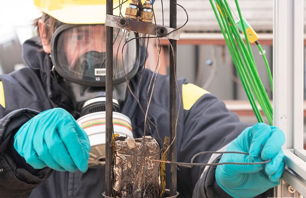 Eine Lithium-Ionen-Batterie wird getestet