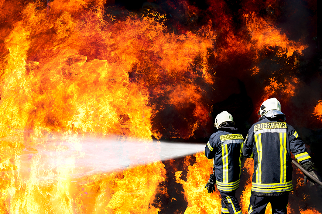 Feuerwehr l&ouml;scht Gro&szlig;brand