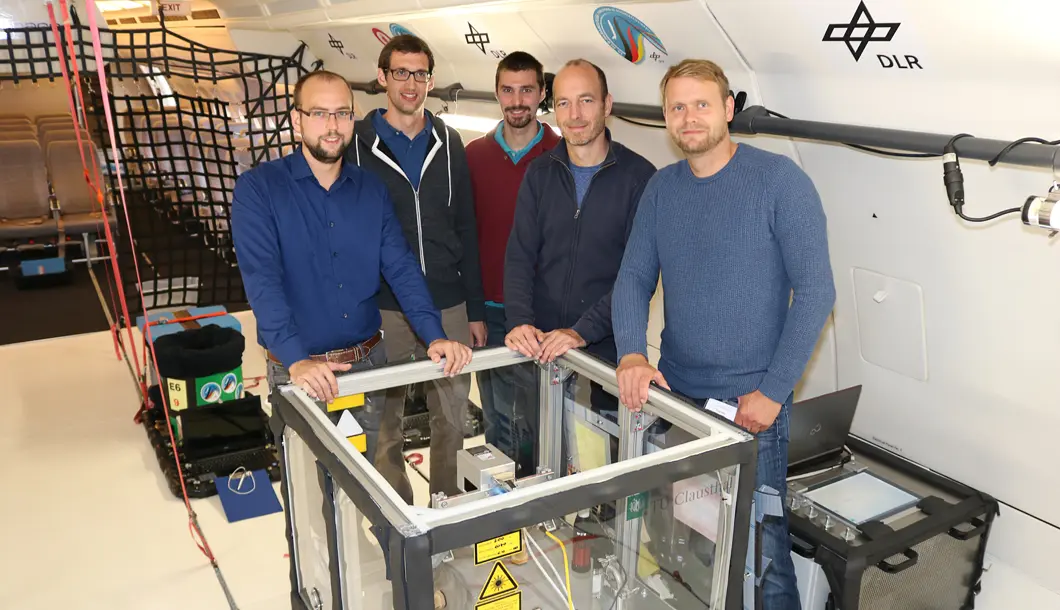 Morgen geht's los: Das Equipment ist nun im Flieger und wartet auf den Start.