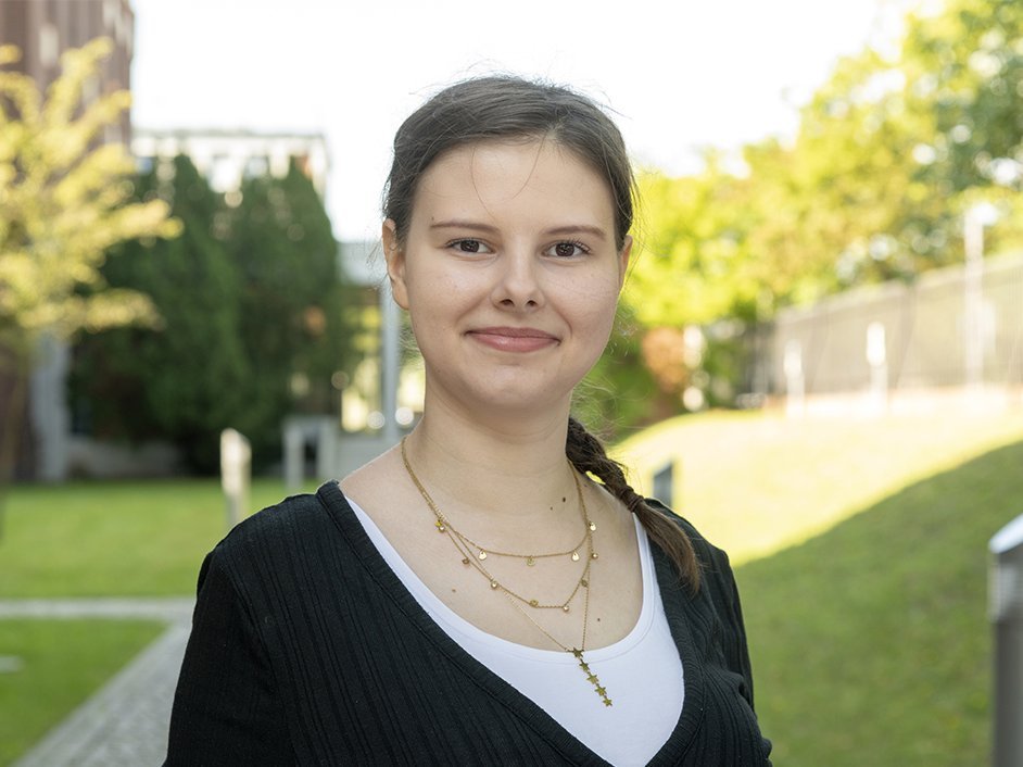 Julia Rogge macht an der BAM ihre Ausbildung zur Kauffrau f&uuml;r B&uuml;romanagement