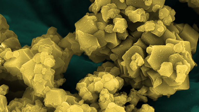 Synthetische Kohlenstoffe im Inneren einer Natrium-Ionen-Batterie. 