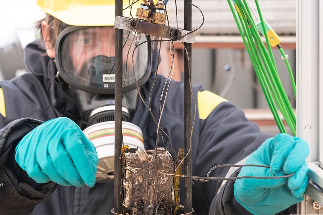 Eine Lithium-Ionen-Batterie wird getestet
