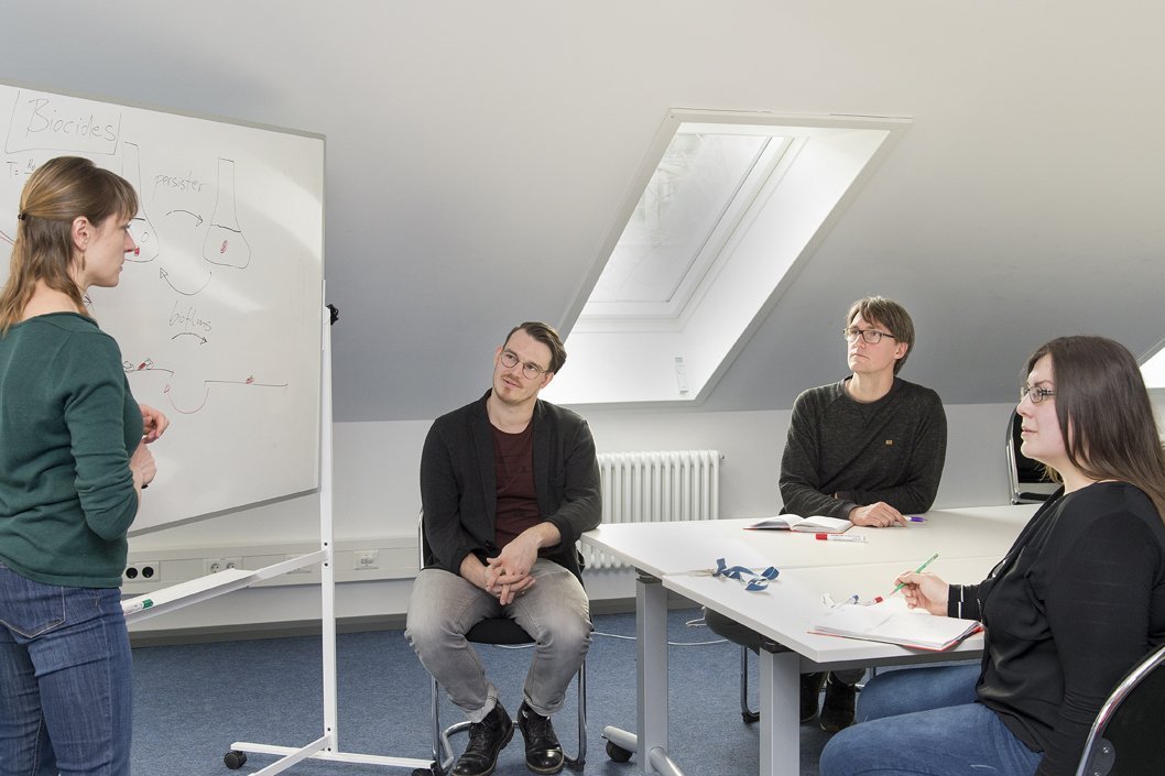 Franziska Pietsch, Niclas Nordholdt, Dr. Frank Schreibe, Selina Broska (v.l.n.r.)