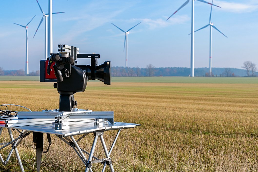 Infrarotkamera vor Windpark
