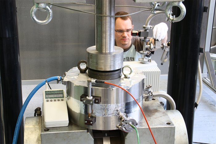  Untersuchungen zum Langzeitverhalten von Metalldichtungen f&uuml;r Beh&auml;lter mit radioaktivem Abfall