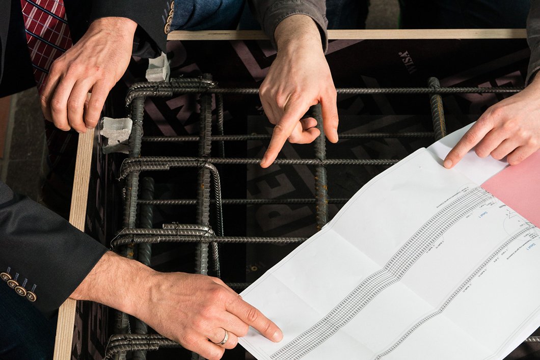 A "reference body" made from concrete and steel reinforcement is built for the bridge tests. Here we see the start of the construction. Tile preview