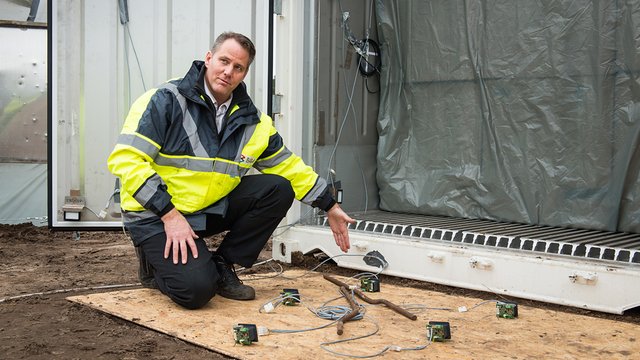 ...und mittels Sensoren werden das aus dem Container austretende Gas bzw. dessen Verteilung gemessen. Kachel Vorschau
