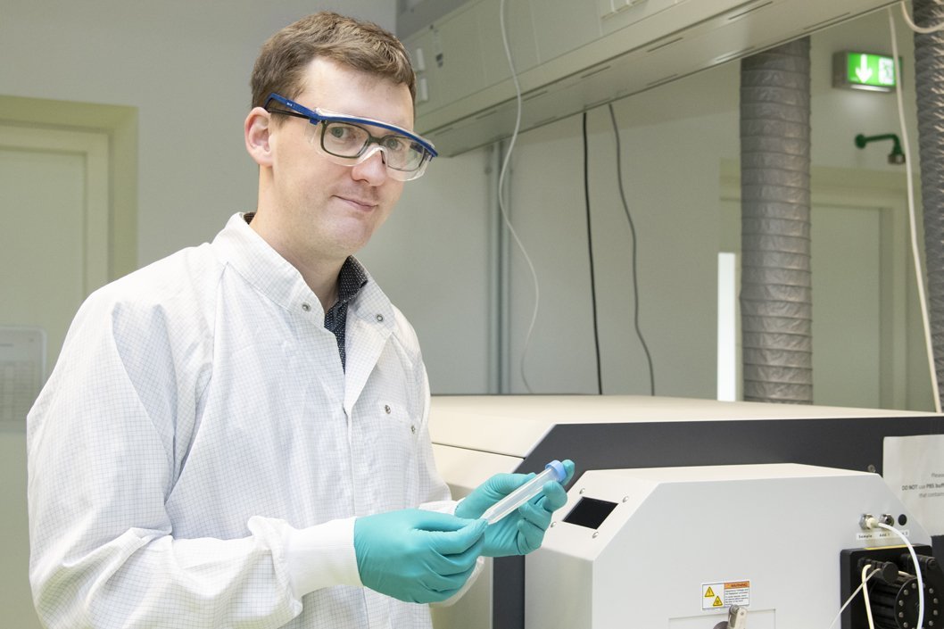 Dr Bj&ouml;rn Meermann before the most important tool for trace analysts: a plasma mass spectrometer which can be used to investigate a substance down to one billionth of a gram.