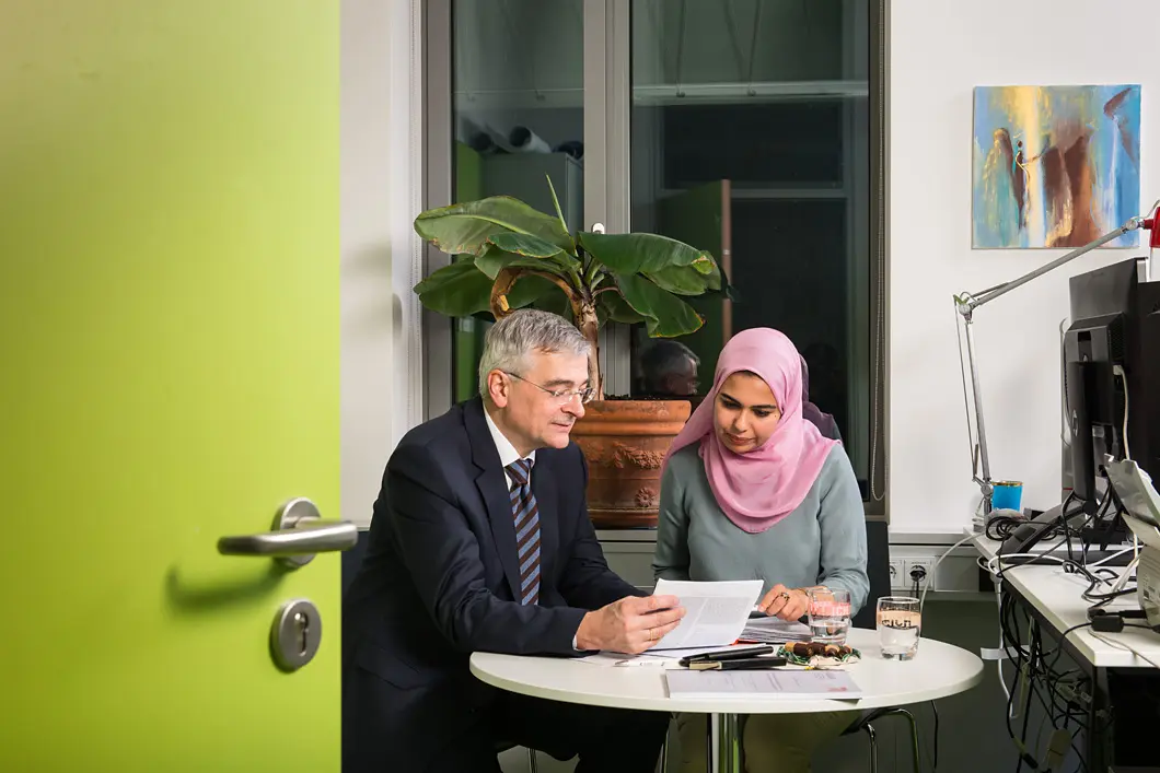 Ziel der Arbeit von Dr. Rudolf Schneider und Nahla Abdelshafi ist es, fl&auml;chendeckende Pr&uuml;fungen zu erm&ouml;glichen - mit Messstationen in kurzen Abst&auml;nden.