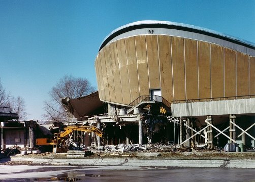 Berliner Kongresshalle mit eingest&uuml;rztem Vordach Kachel Vorschau
