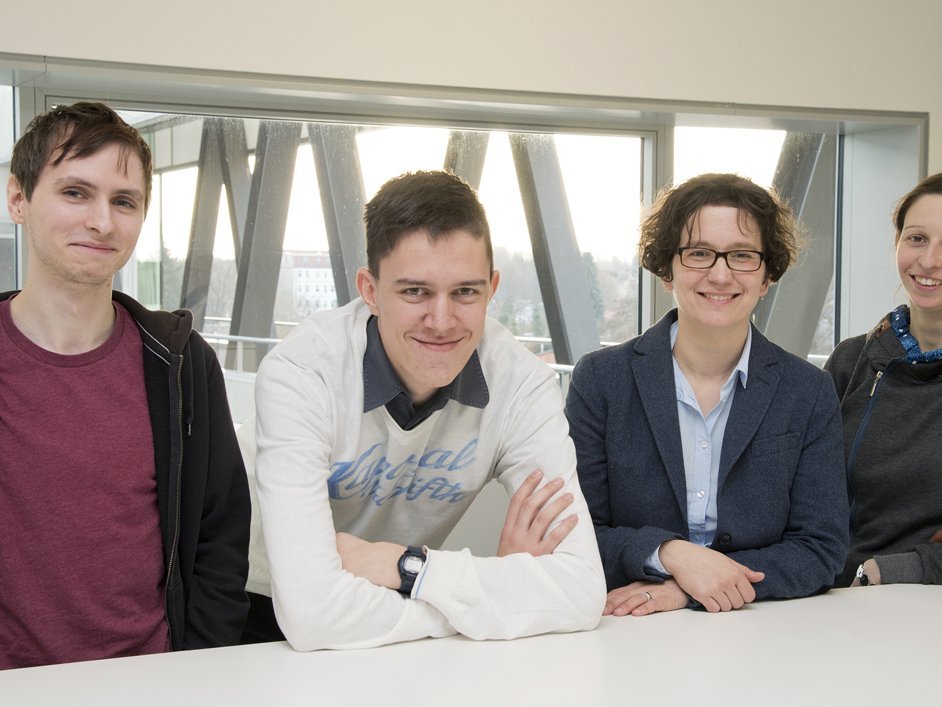 Ein erfolgreiches Team: Dominik Lubjuhn, Adrian Heidrich, Dr. Franziska Emmerling und Dr. Franziska Fischer aus dem Fachbereich Strukturanalytik (v.l.n.r.)