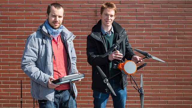 Seit 2008 t&uuml;fteln Dr.-Ing. Matthias Bartholmai und Dr. rer. nat. Patrick Neumann zusammen an den Einsatzm&ouml;glichkeiten von Sensoren an Quadrokoptern zur Lokalisierung von Gasquellen.  Kachel Vorschau