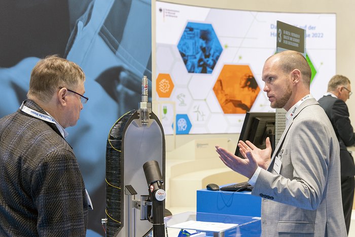 Die BAM pr&auml;sentierte ihre Forschung zu QI-Digital auf der Hannover Messe2022 am Stand des BMWK