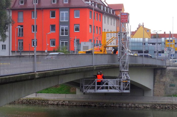 Mounting ultrasonic transducers in a prestressed concrete bridge of the 1950th
