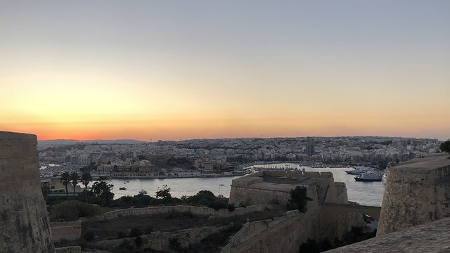 Sonnenuntergang in Valletta Kachel Vorschau