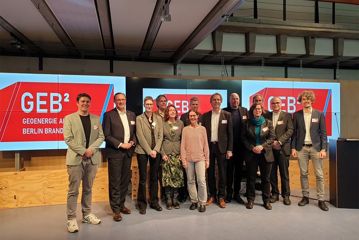 Gruppenbild der Gr&uuml;ndungsmitglieder der Geoenergieallianz zur Gr&uuml;ndungsveranstaltung