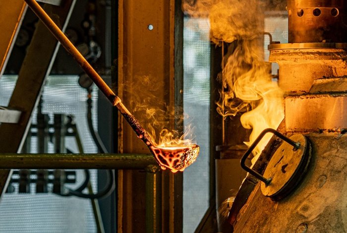 SuSteel AG Molten steel in a ladle
