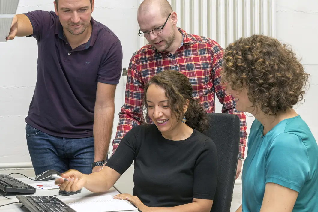 photo of the team of Dr. Anja Waske at a scientific discussion