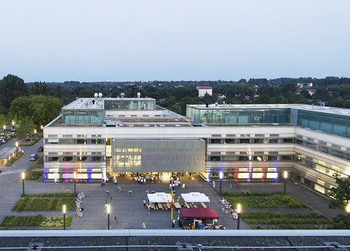 Modernes B&uuml;ro- und Forschungsgeb&auml;ude. Kachel Vorschau