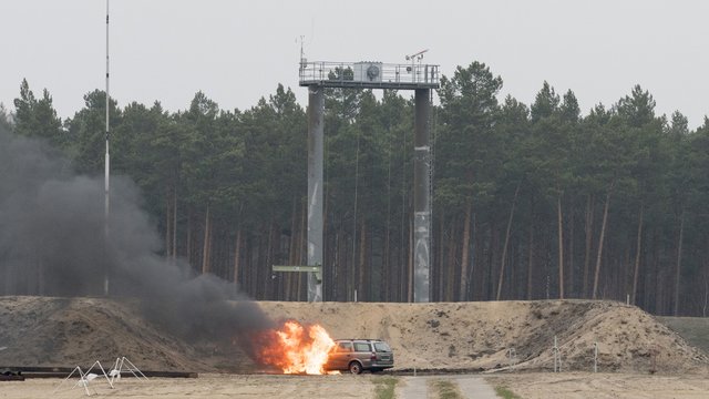 Das Feuer greift weiter auf das Auto &uuml;ber.  Kachel Vorschau